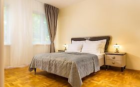 Bright Plovdiv Escape: Modern & Cozy 1Bd Apartment